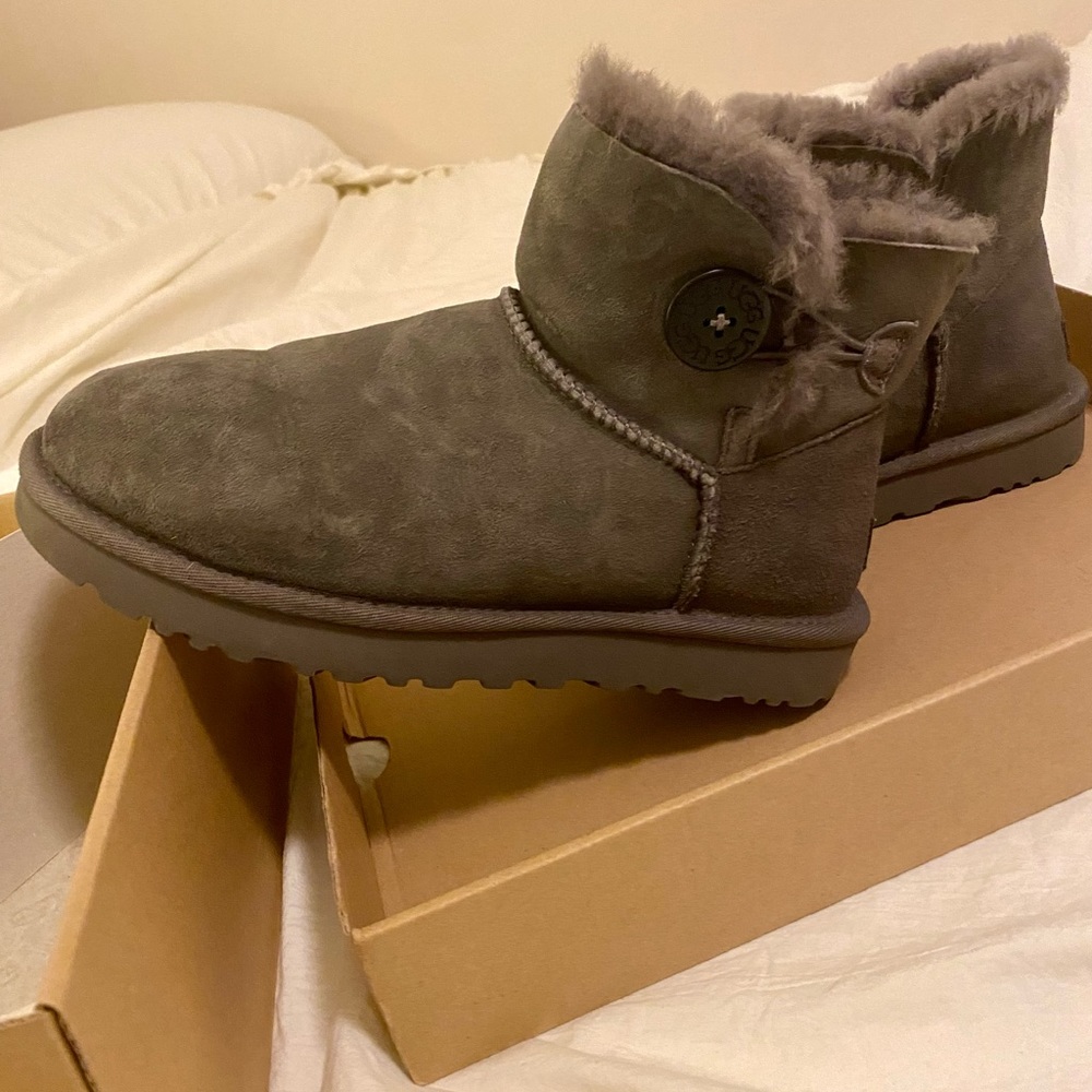 Ugg boots women’s size 8